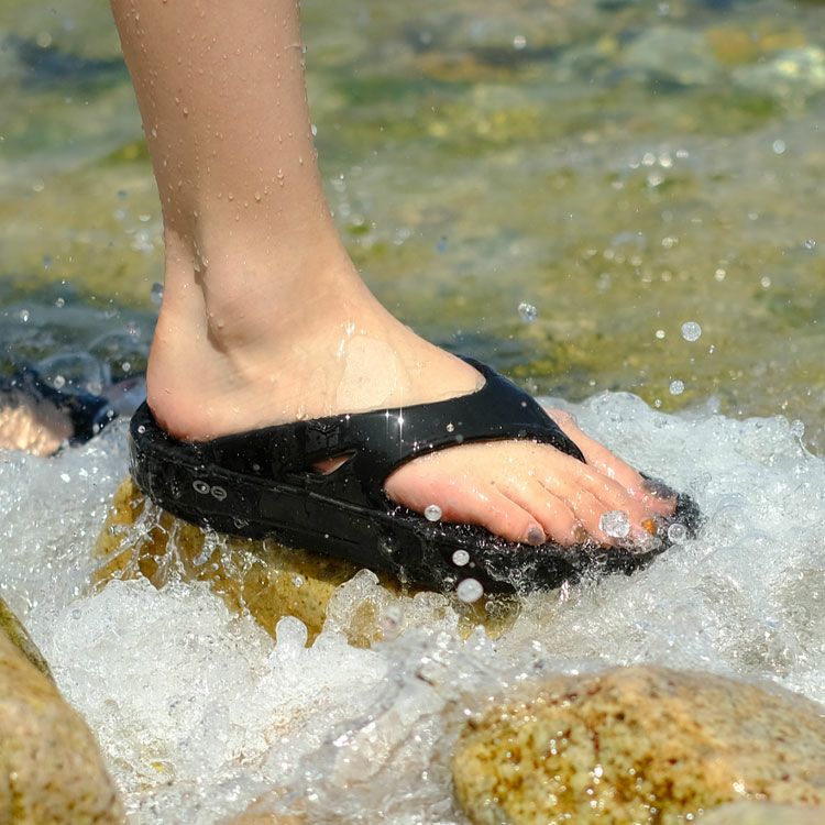 OOFOS(ウーフォス)/リカバリーサンダル