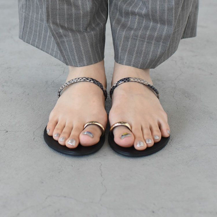 フィンガーフックフラットサンダル