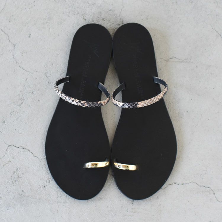 フィンガーフックフラットサンダル