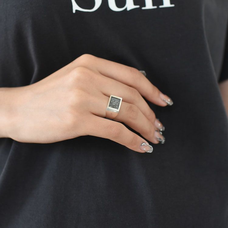 Signet Ring with Steel Gray Flower シグネットリングウィズスチールグレーフラワー