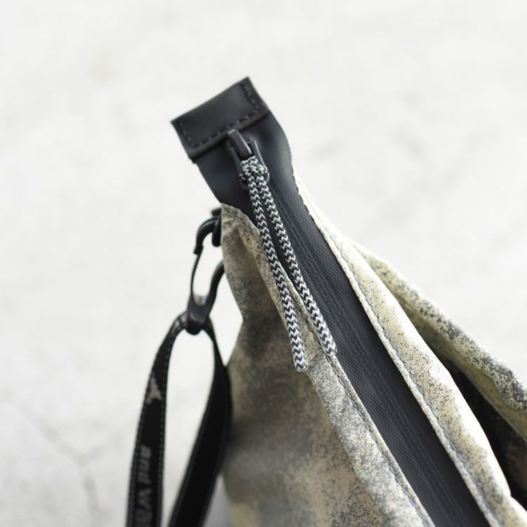 ROA x and wander sil printed sacoche  シルプリンテッドサコッシュ